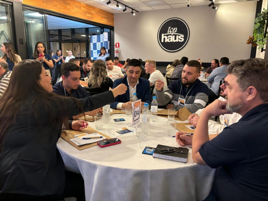 Encontros de Negócios conectam cooperados e movimentam a economia regional. Credifoz aproximou empreendedores de diferentes segmentos em 11 eventos realizados