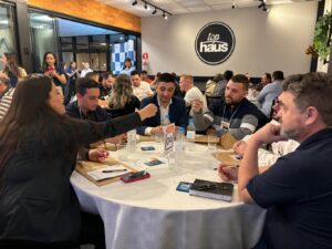 Encontros de Negócios conectam cooperados e movimentam a economia regional. Credifoz aproximou empreendedores de diferentes segmentos em 11 eventos realizados