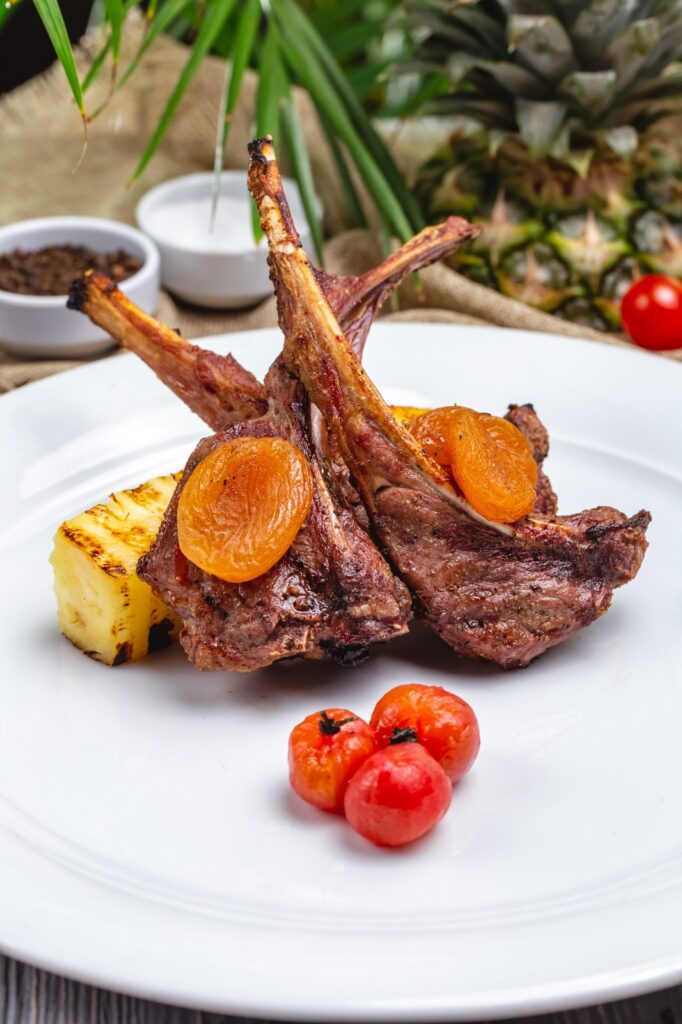 Receita de cordeiro com molho chimichurri e barbecue para o Natal
