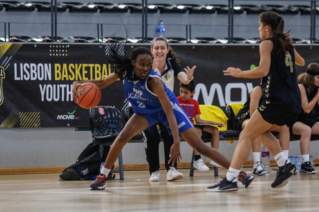 Portugal busca talentos do basquete, natação e futebol no Brasil