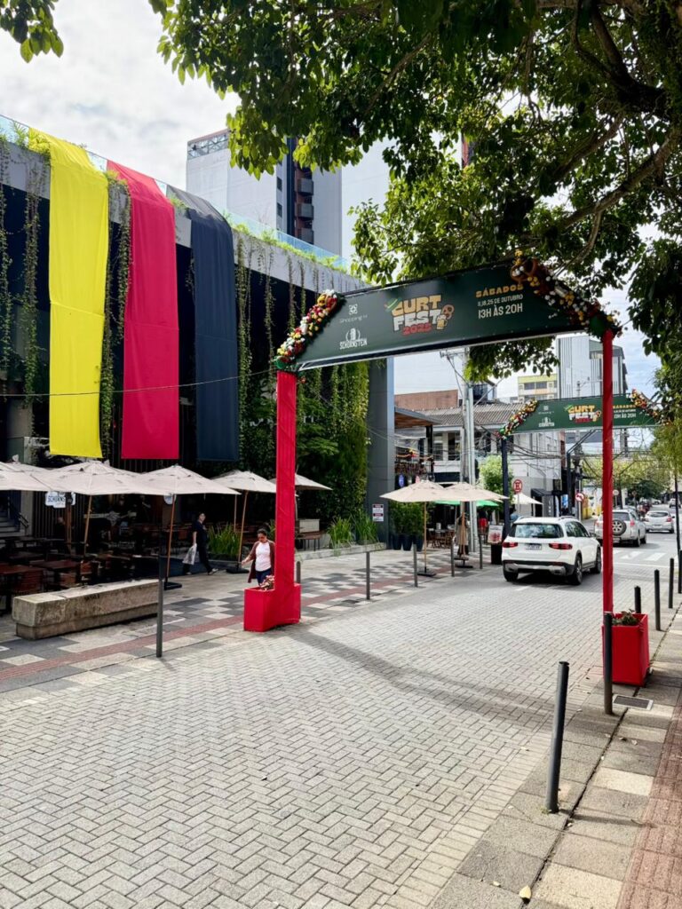 CurtFest leva diversão e sabores típicos à Rua Curt Hering nos sábados da Oktoberfest 2025