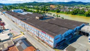 150 vagas de emprego abertas em indústria de Santa Catarina.