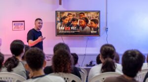 Projeto social leva oficina de cinema a 60 alunos em Blumenau.