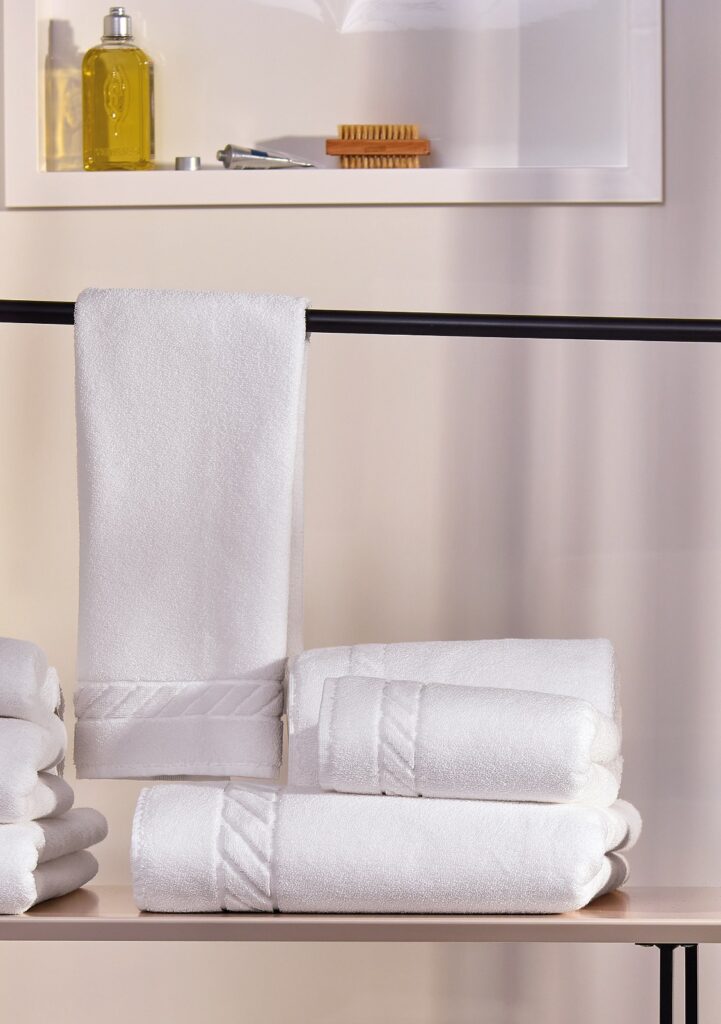 Teka leva padrão da hotelaria de luxo para hospitais
