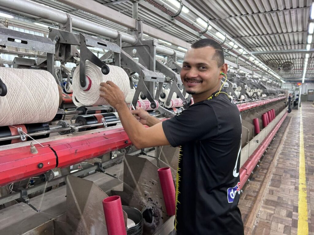 Turno de 4 horas e presença premiada estão entre os benefícios para colaboradores de indústria catarinense