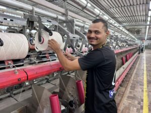 Turno de 4 horas e presença premiada estão entre os benefícios para colaboradores de indústria catarinense