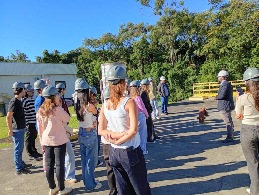 BRK abre inscrições para visitas guiadas à ETE Fortaleza, em Blumenau. Programa Portas Abertas apresenta o funcionamento do sistema de esgotamento sanitário e promove educação ambiental para a comunidade