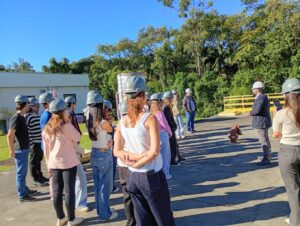 BRK abre inscrições para visitas guiadas à ETE Fortaleza, em Blumenau. Programa Portas Abertas apresenta o funcionamento do sistema de esgotamento sanitário e promove educação ambiental para a comunidade