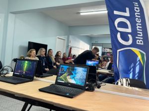 CDL Blumenau e Tec+ Soluções Inteligentes realizam doação de notebooks para a Abludef