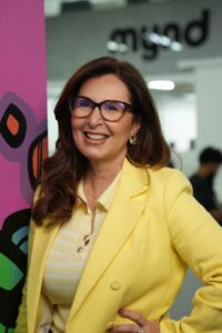 Kíria Meurer, da Mynd, desembarca em Blumenau para falar sobre o mercado que transformou a influência em negócio